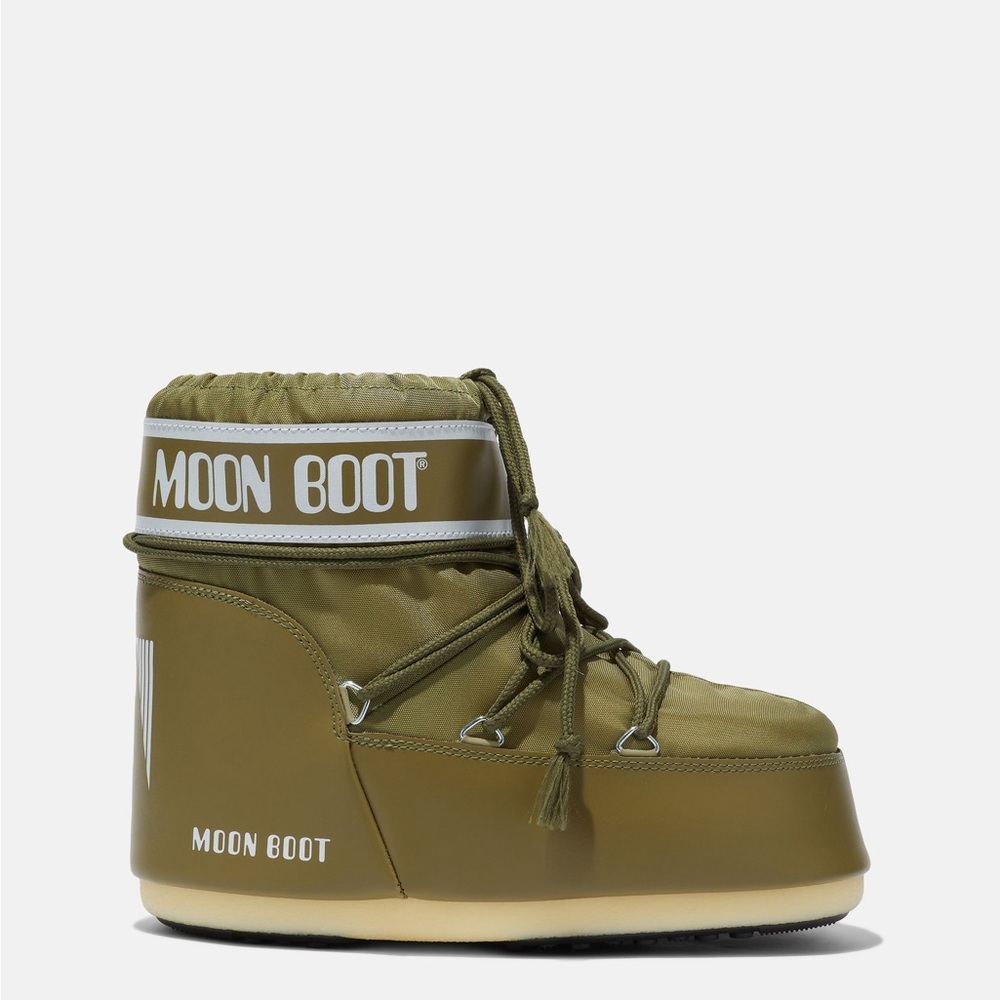 Moon Boots Green  7-8.5 women